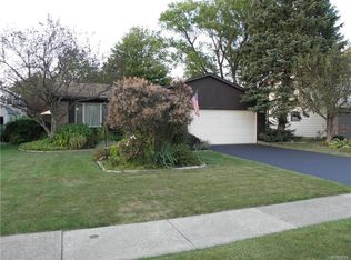3638 Heatherwood Dr, Hamburg, NY 14075