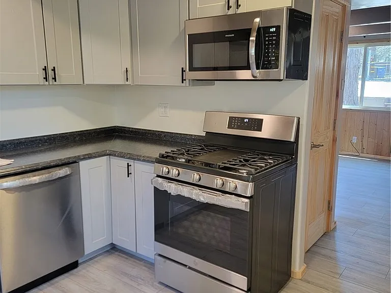 221 Imperial Ave — Photo 7