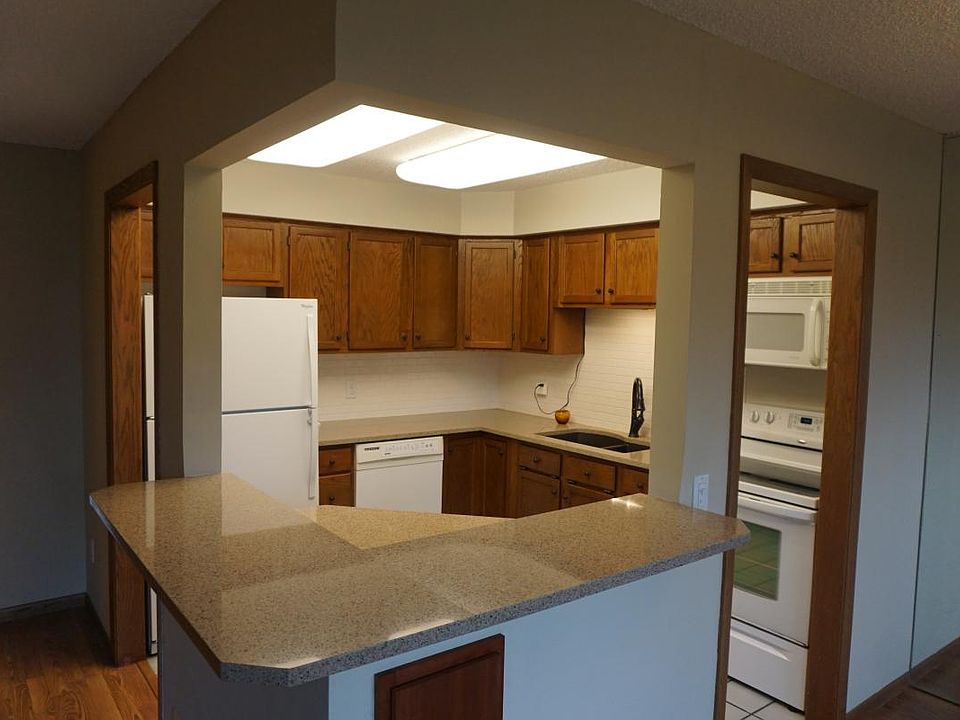 1st image of 2624 Lake Court Dr