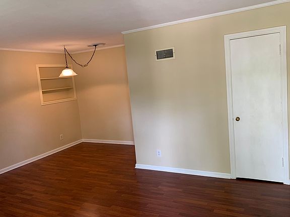 2nd image of 21 E Navajo Ln