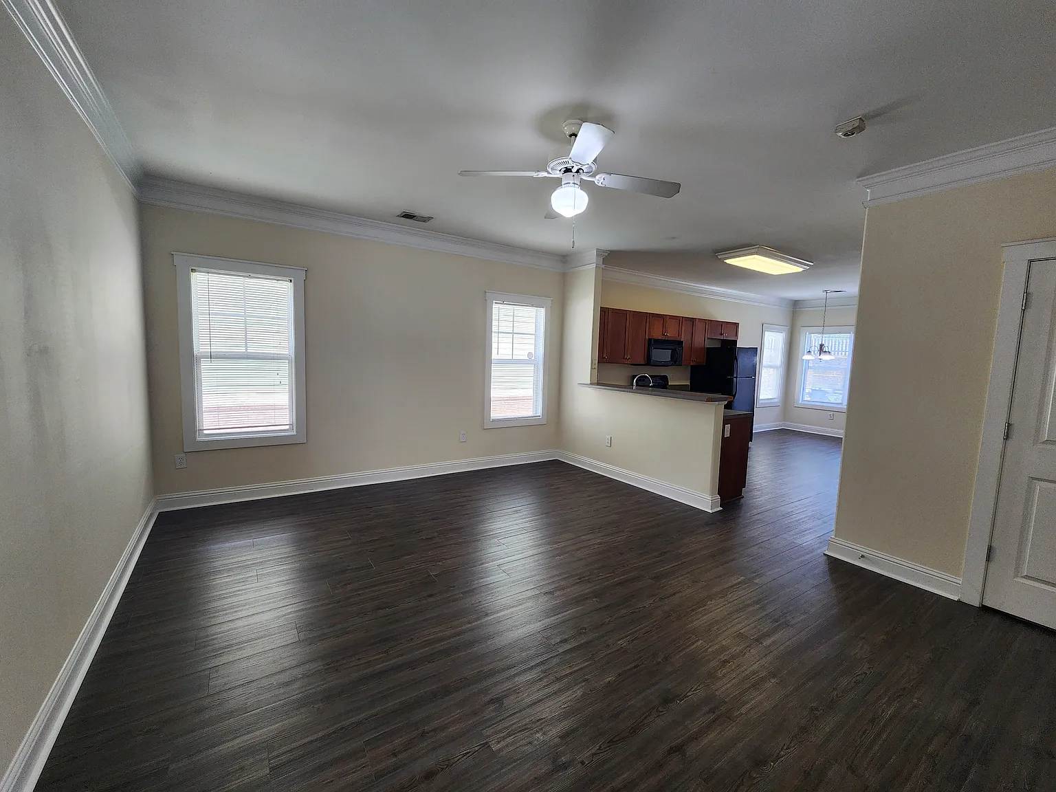 4 bed, 4.5 bath, 1753 sqft, $3,080 — Photo 3