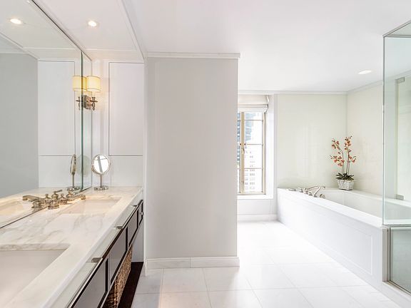 5th image of 140 E 63rd St APT 16B