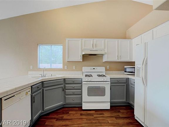 5th image of 4841 W El Campo Grande Ave
