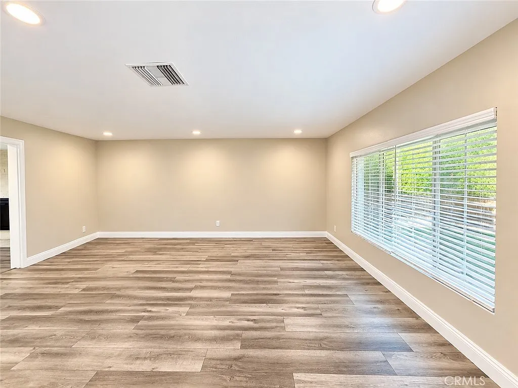 4 bed, 2358 sqft, $5,995 — Photo 2