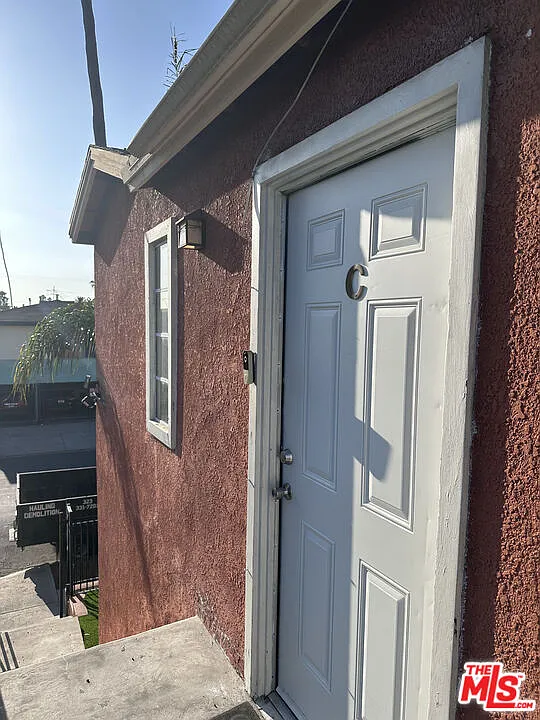 1 bed, 1.0 bath, 550 sqft, $1,800 — Photo 2