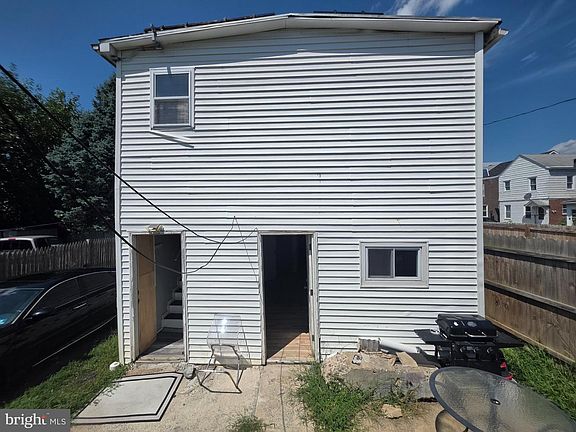 3rd image of 572 Emmett Ave #574