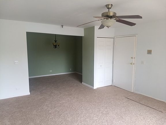 2nd image of 21W581 North Ave APT 49