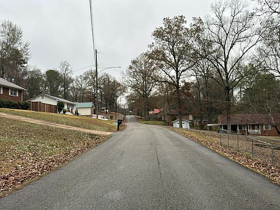 5th image of 925 Boswell Dr