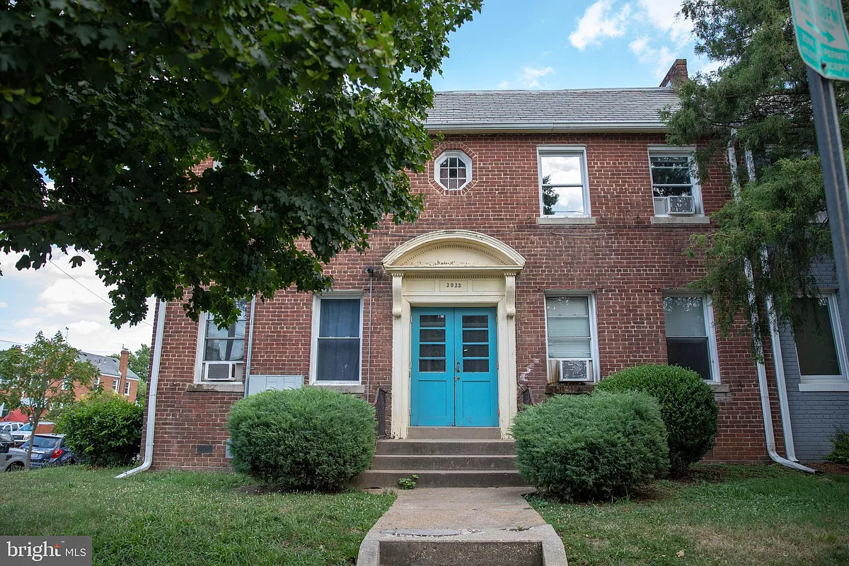Building Photo - 3935 9th St NE #2