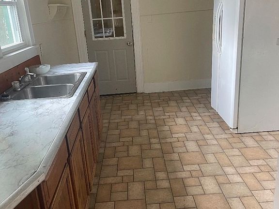 4th image of 113 Clinton Ave APT 2