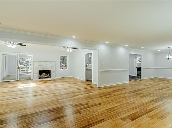 3rd image of 9521 Kendelwick Dr