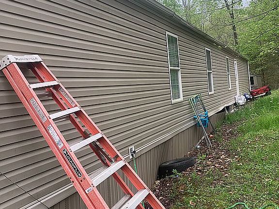 3rd image of 1713 Windsor Dr