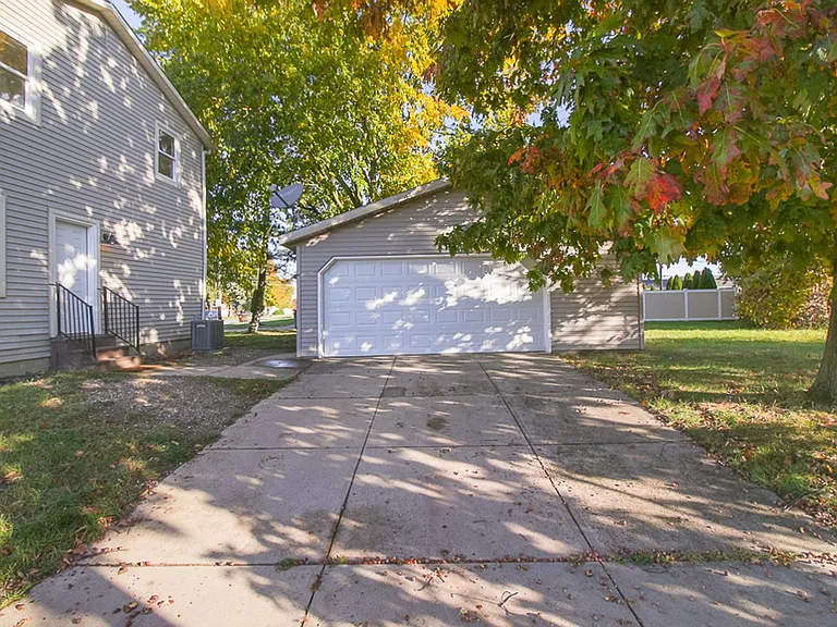 7329 Ward Rd — Photo 43