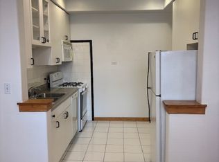648 W Buckingham Pl APT 2E, Chicago, IL 60657