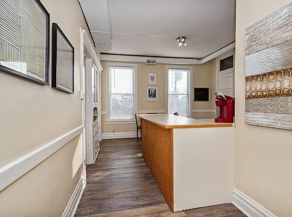 4th image of 1623 W Farragut Ave APT 2R