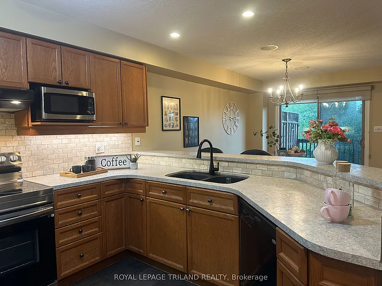 600 Hyde Park Rd #127 — Photo 14