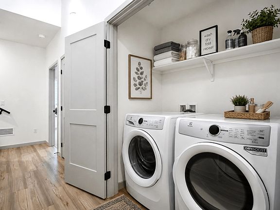5th image of 4101 E Wesley Ave #4105-2