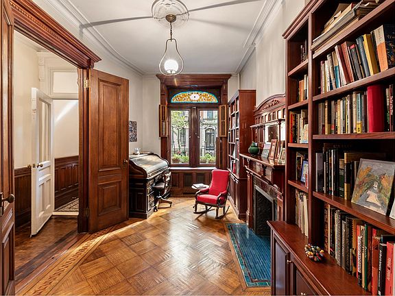 4th image of 139 W 87th St