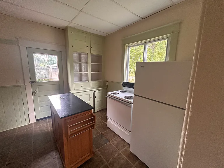 133 Woodlawn Ave — Photo 8