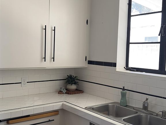 4th image of 579 S 7th Ave