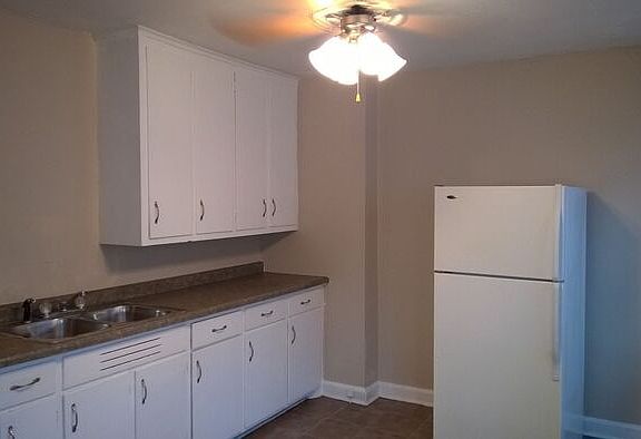 3rd image of 3233 W Juneau Ave APT 1