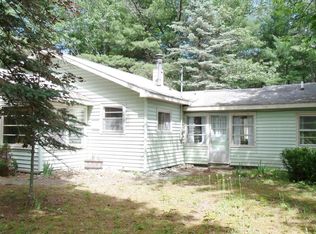 6662 Barbara St, Indian River, MI 49749