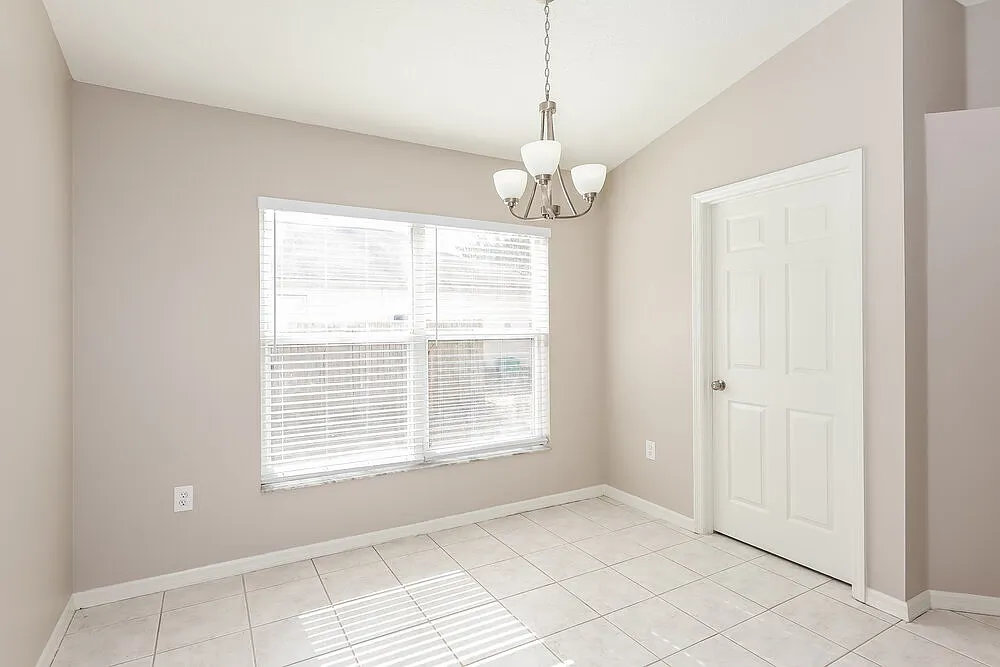 3 bed, 2.0 bath, 1707 sqft, $2,465 — Photo 4