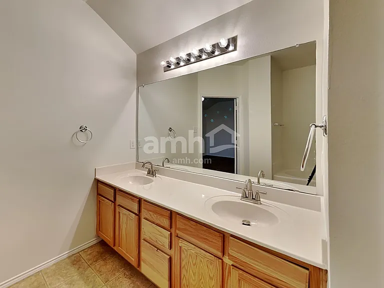 4000 Hidden Meadow Ct — Photo 12