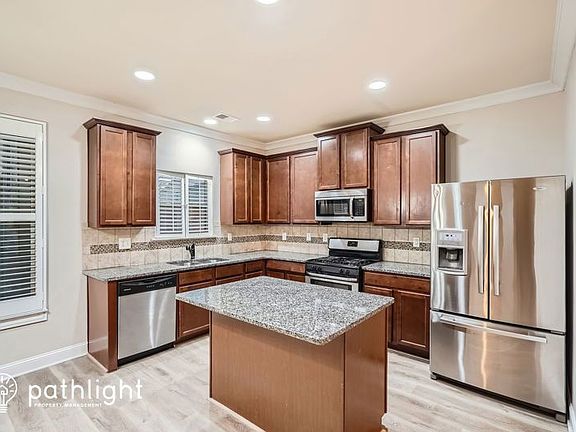 3rd image of 547 Georgia Cir