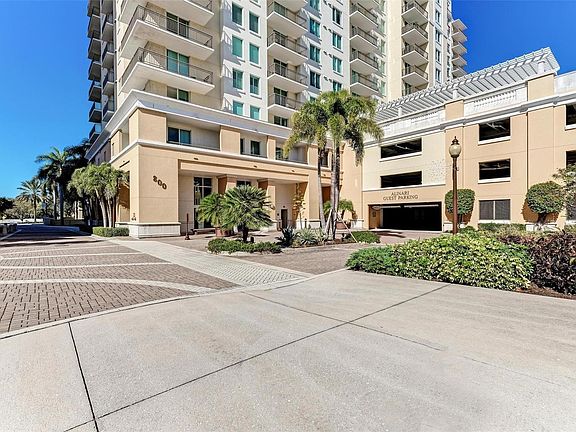3rd image of 800 N Tamiami Trl