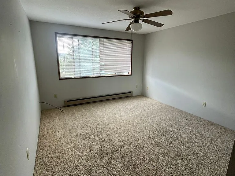 2462 Hawkins St — Photo 17