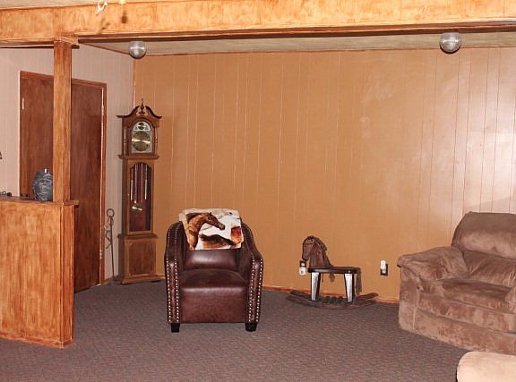 3rd image of 325 W Pecan St
