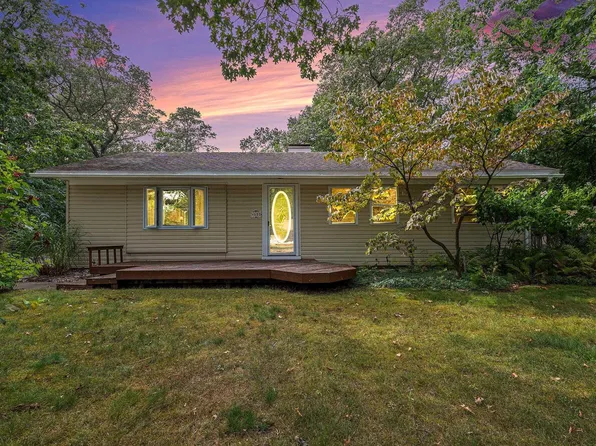 532 Terrace Dr, Traverse City, MI 49686