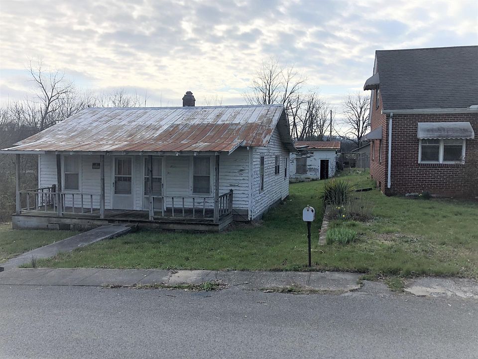 2nd image of 801 Yoakum Ave
