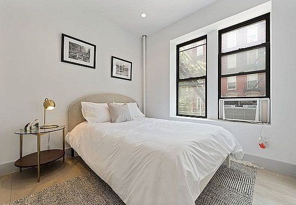 5th image of 47 E 7th St APT A4