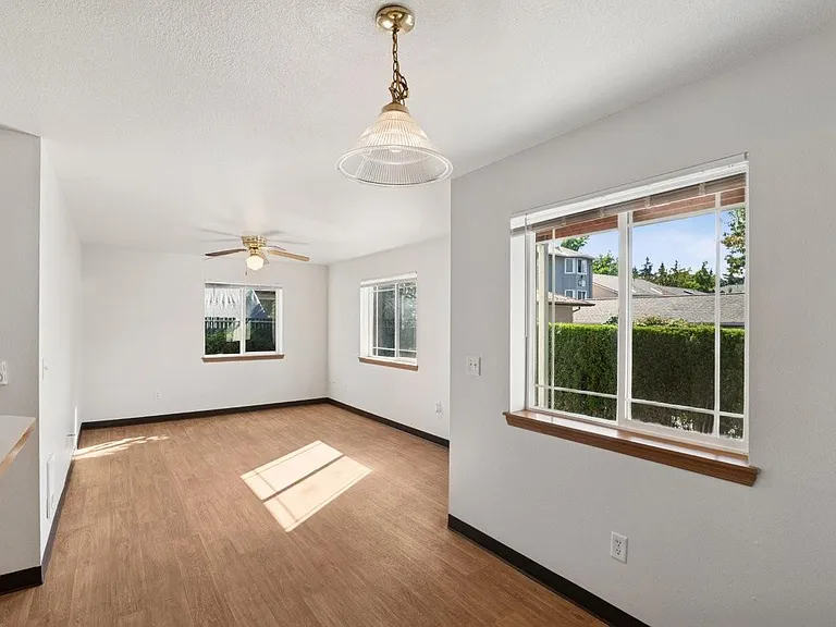Gilhurst Apartments — Photo 20