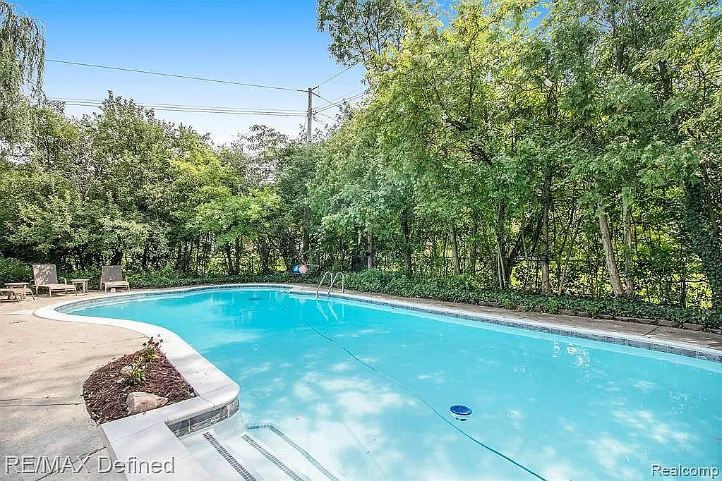 4302 Stonehenge Ct — Photo 4