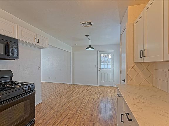 4th image of 311 N Cimarron Rd