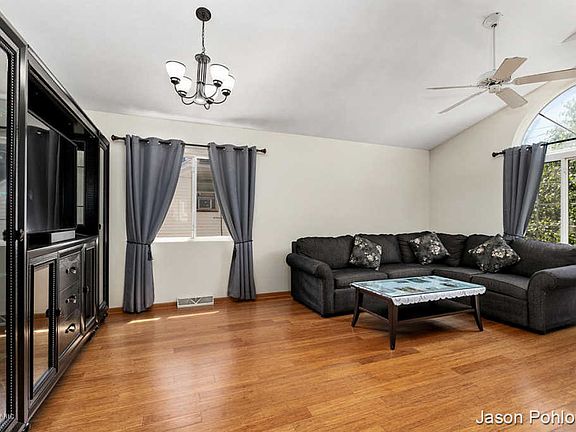4th image of 245 Majestic St SE