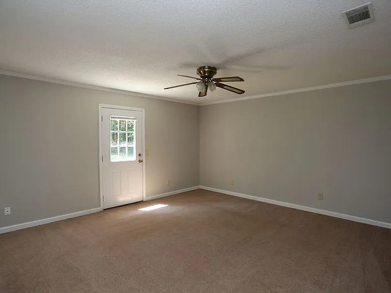 226B Courtney Way — Photo 7