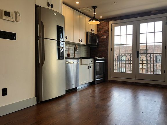 2nd image of 43 Brooklyn Ave APT 6D