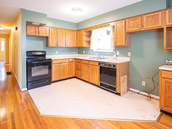 5th image of 244 Langford Ave