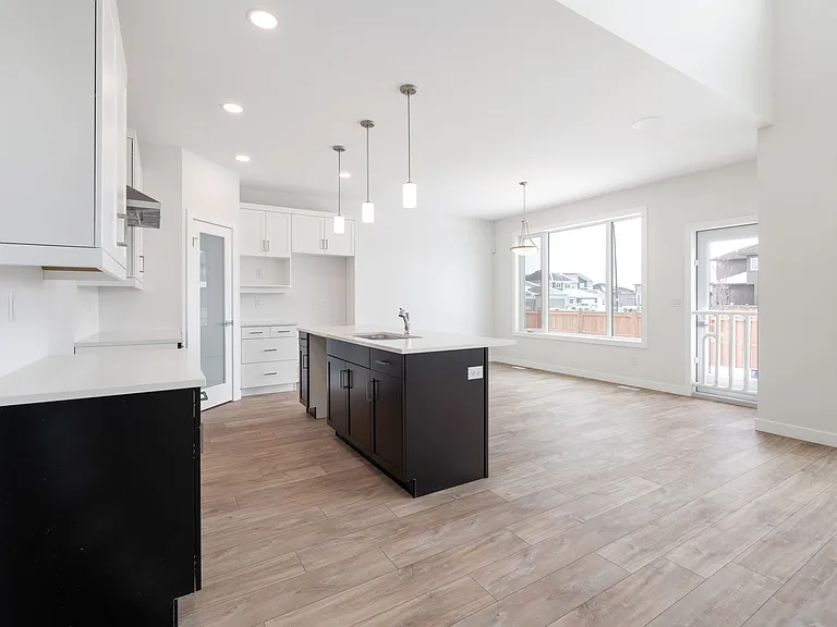 343 Yellow Moon Cres — Photo 3