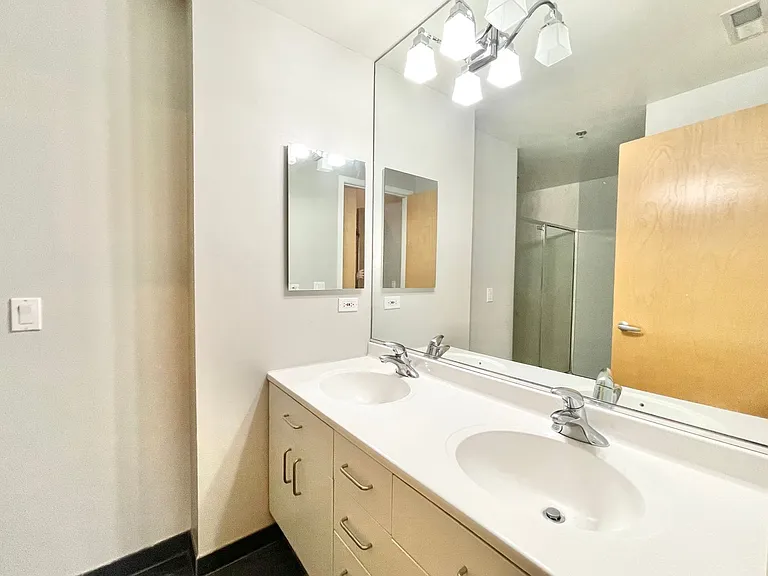 1201 W Adams St #612 — Photo 17