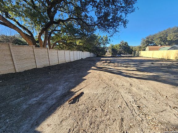 4th image of 162 Tropical LOT 1