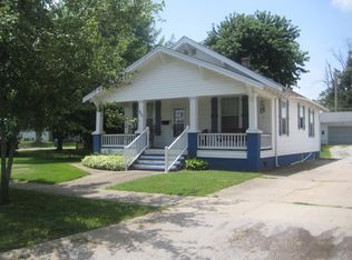 603 3rd St, Carmi, IL 62821