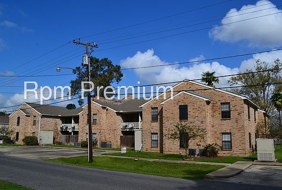 3rd image of 100 Janis St APT 15