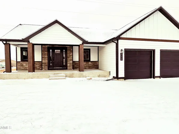 212 7th Avenue Ave NE, Watford City, ND 58854