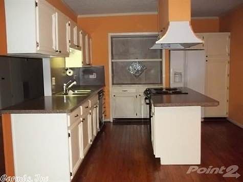 3rd image of 5100 Crest Dr
