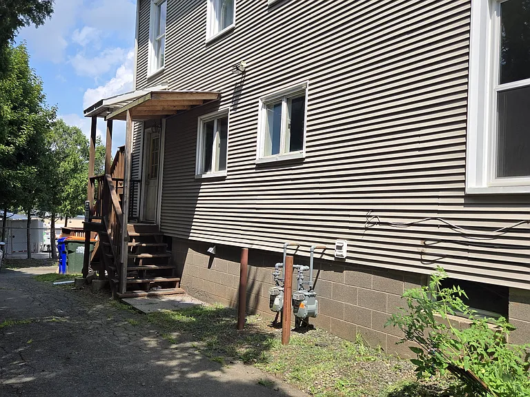 19 Swain Ave — Photo 3